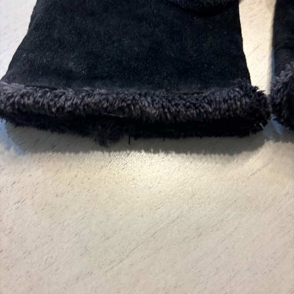 Black Suede Gloves with Fur Trim - Picture 2 of 6